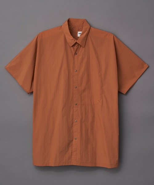 beta post(ベータポスト)の「beta post Transformed into a rain poncho shirt (B02RSH-03)(ポンチョ・メンズ・ブラック/キャメル・3)」の7枚目の写真
