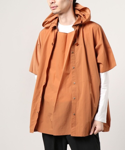 beta post(ベータポスト)の「beta post Transformed into a rain poncho shirt (B02RSH-03)(ポンチョ・メンズ・ブラック/キャメル・3)」の10枚目の写真
