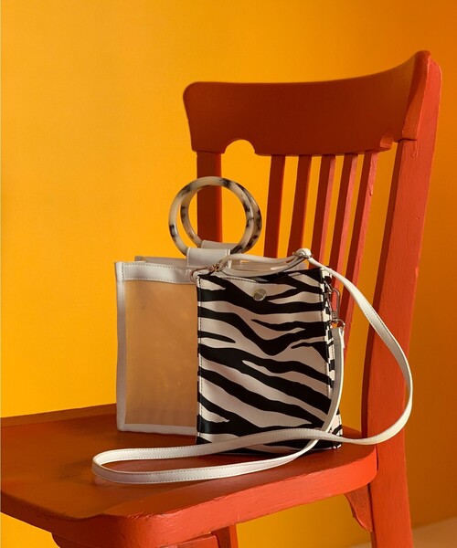 THE SHOP TK （ザ ショップ ティーケー ）の「◆【VERY6月号掲載】4WAYチュールバッグ（ハンドバッグ・レディース・ブラック/オフホワイト/ブラウン系・99）」の2枚目の写真