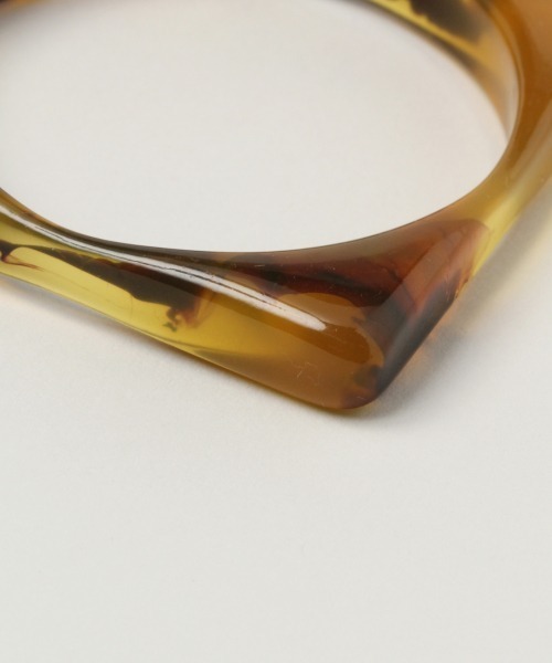 RAGEBLUE（レイジブルー）の「樹脂スクエアバングル/882773（バングル/リストバンド・レディース・キャメル・FREE）」の2枚目の写真