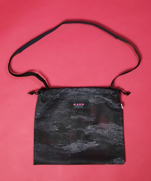 H.A.N.D.（エイチエーエヌディー）の「[H.A.N.D. / エイチエーエヌディー]　US CAMOUFLAGE SHOULDER BAG（ショルダーバッグ・メンズ・ネイビー/オリーブ・FREE）」の2枚目の写真