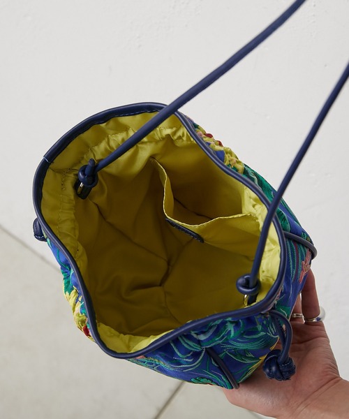 ear PAPILLONNER（イアパピヨネ）の「金魚鉢巾着ショルダー