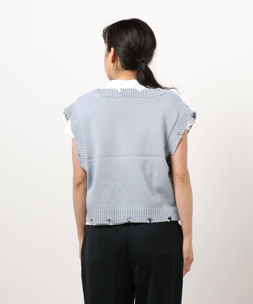 SPINNS(スピンズ)の「ダメージデザインショート丈ベスト(ベスト・レディース・ダークブルー/ライトベージュ/ブラック・ONESIZE)」の5枚目の写真