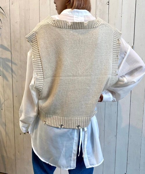 SPINNS(スピンズ)の「ダメージデザインショート丈ベスト(ベスト・レディース・ダークブルー/ライトベージュ/ブラック・ONESIZE)」の16枚目の写真