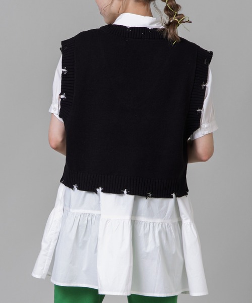 SPINNS(スピンズ)の「ダメージデザインショート丈ベスト(ベスト・レディース・ダークブルー/ライトベージュ/ブラック・ONESIZE)」の18枚目の写真