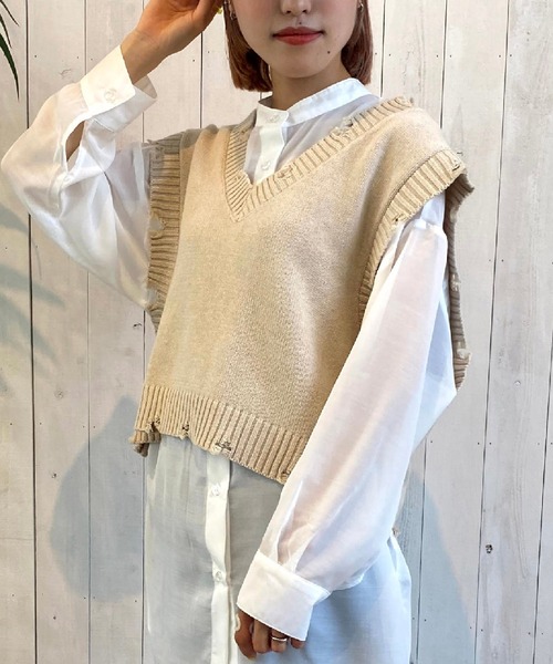 SPINNS(スピンズ)の「ダメージデザインショート丈ベスト(ベスト・レディース・ダークブルー/ライトベージュ/ブラック・ONESIZE)」の15枚目の写真