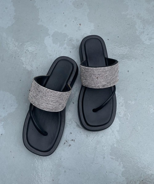 FIG&VIPER（フィグアンドバイパー）の「ラインストーントングサンダル（サンダル・レディース・ブラック・SMALL/MEDIUM/LARGE）」の6枚目の写真