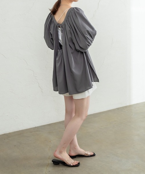 mystic(ミスティック)の「スクエアパフチュニック(シャツ/ブラウス・レディース・オフホワイト/チャコールグレー/バーガンディー・FREE)」の12枚目の写真