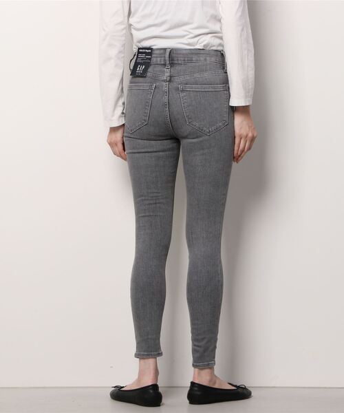 GAP(ギャップ)の「ウォッシュウェル(TM)ハイライズ レギングジーンズ(デニムパンツ・レディース・アッシュ・10/24/25/26/27/28/29/23)」の3枚目の写真