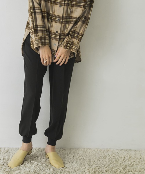 URBAN RESEARCH（アーバンリサーチ）の「ジョーゼットジョガーパンツ（その他パンツ・レディース・ブラック/グレー系その他・38/36）」の3枚目の写真