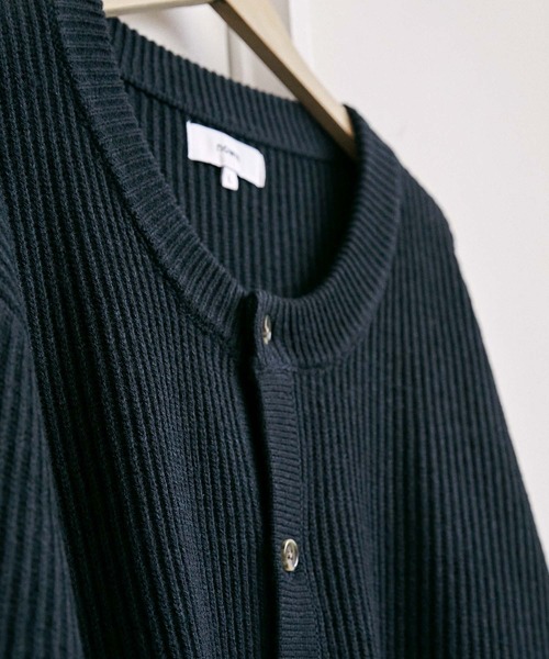 nowm（ノウム）の「【nowm】ROUND NECK LOOSE KNIT CARDIGAN / ラウンドネック ルーズ ニットカーディガン（カーディガン/ボレロ・メンズ・ダークブラウン/ダークネイビー・M/L）」の20枚目の写真