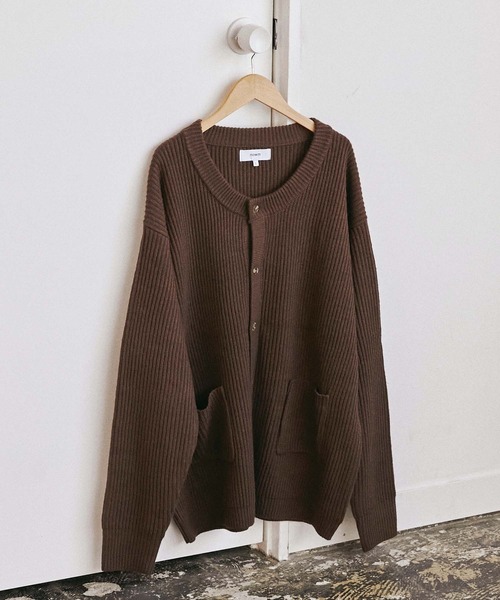 nowm（ノウム）の「【nowm】ROUND NECK LOOSE KNIT CARDIGAN / ラウンドネック ルーズ ニットカーディガン（カーディガン/ボレロ・メンズ・ダークブラウン/ダークネイビー・M/L）」の15枚目の写真