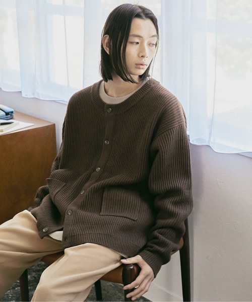 nowm（ノウム）の「【nowm】ROUND NECK LOOSE KNIT CARDIGAN / ラウンドネック ルーズ ニットカーディガン（カーディガン/ボレロ・メンズ・ダークブラウン/ダークネイビー・M/L）」の7枚目の写真