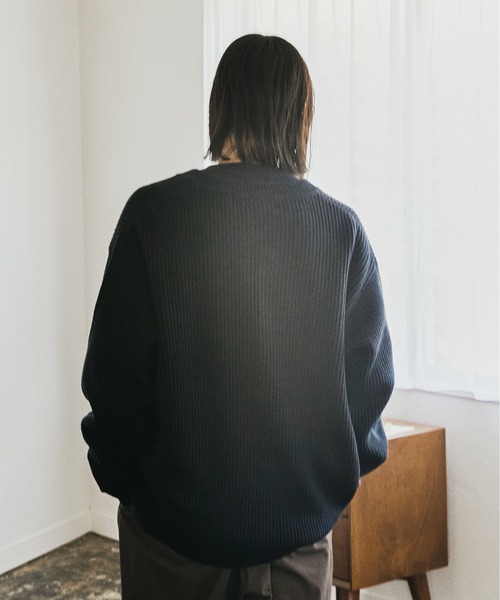 nowm（ノウム）の「【nowm】ROUND NECK LOOSE KNIT CARDIGAN / ラウンドネック ルーズ ニットカーディガン（カーディガン/ボレロ・メンズ・ダークブラウン/ダークネイビー・M/L）」の8枚目の写真