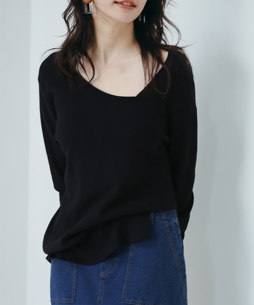 SAISON DE PAPILLON（セゾンドパピヨン）の「ディープスリットアシンメトリーネックニットプルオーバー（ニット/セーター・レディース・ベージュ/ブラック/ホワイト・L/M）」の2枚目の写真