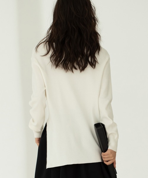 SAISON DE PAPILLON（セゾンドパピヨン）の「ディープスリットアシンメトリーネックニットプルオーバー（ニット/セーター・レディース・ベージュ/ブラック/ホワイト・L/M）」の4枚目の写真