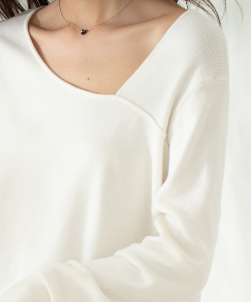 SAISON DE PAPILLON（セゾンドパピヨン）の「ディープスリットアシンメトリーネックニットプルオーバー（ニット/セーター・レディース・ベージュ/ブラック/ホワイト・L/M）」の9枚目の写真