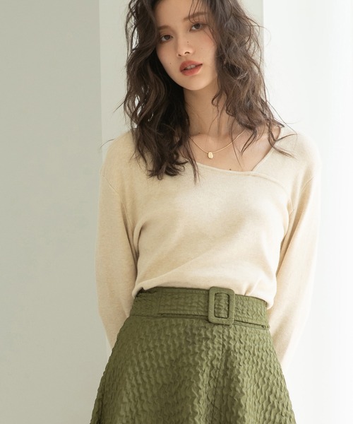 SAISON DE PAPILLON（セゾンドパピヨン）の「ディープスリットアシンメトリーネックニットプルオーバー（ニット/セーター・レディース・ベージュ/ブラック/ホワイト・L/M）」の11枚目の写真