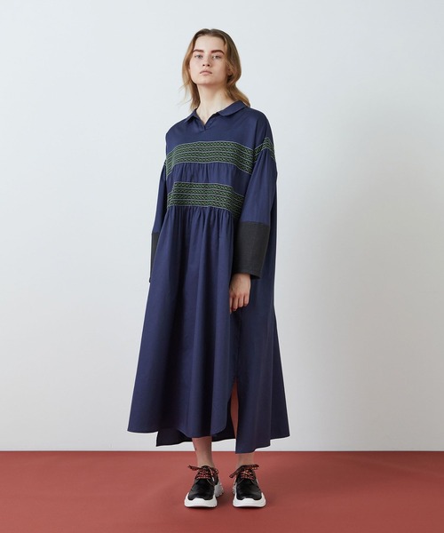 FRAPBOIS（フラボア）の「クラフトサテン ワンピース（ワンピース・レディース・ベージュ/ネイビー・0/1）」の2枚目の写真