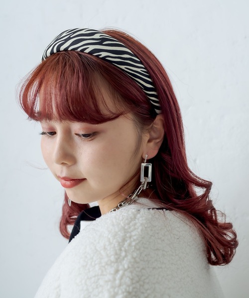 RASVOA(ラスボア)の「ゼブラパターンカチューシャ(カチューシャ・レディース・ブラック・FREE)」の4枚目の写真