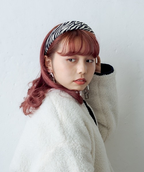RASVOA(ラスボア)の「ゼブラパターンカチューシャ(カチューシャ・レディース・ブラック・FREE)」の5枚目の写真