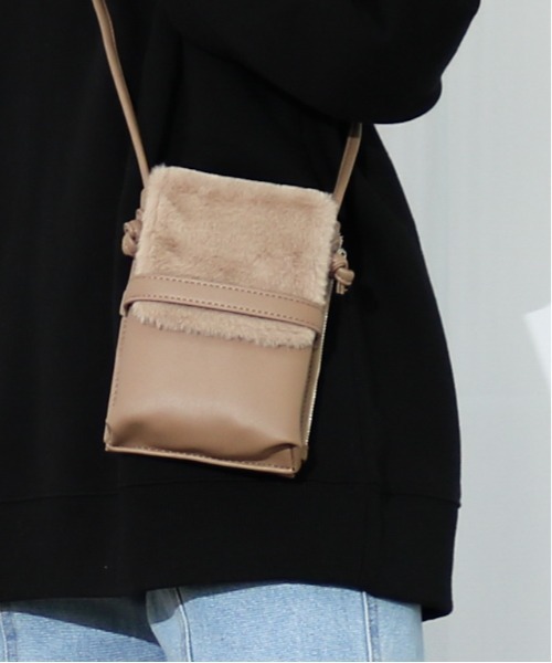 Per sist ence（パーシエンス）の「Per sist ence/パーシエンス　お財布機能付き PU×フェイクファー コンビネーションバッグ（ショルダーバッグ・レディース・ブラック/グレイッシュベージュ/イエロー・FREE）」の3枚目の写真