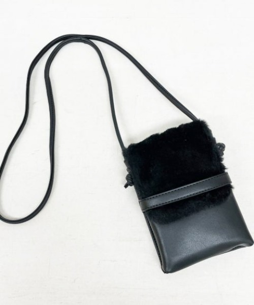 Per sist ence（パーシエンス）の「Per sist ence/パーシエンス　お財布機能付き PU×フェイクファー コンビネーションバッグ（ショルダーバッグ・レディース・ブラック/グレイッシュベージュ/イエロー・FREE）」の2枚目の写真