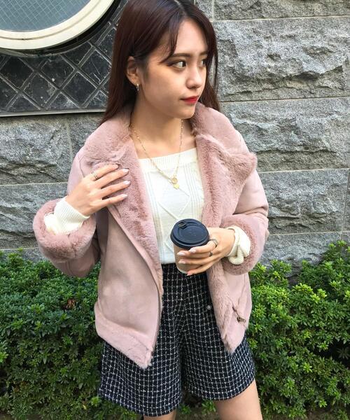 INGNI（イング）の「フェイクレザームートンライダース（ミリタリージャケット・レディース・ブラック/ベージュ/アイボリー/グレー×ピンク・M）」の10枚目の写真