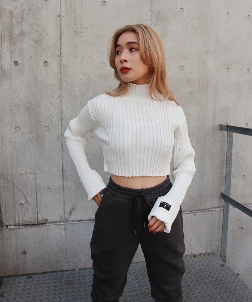 FIG&VIPER(フィグアンドバイパー)の「ハイネッククロップドニットTOP(ニット/セーター・レディース・ホワイト/ブラック/グレー/カーキ・FREE)」の14枚目の写真