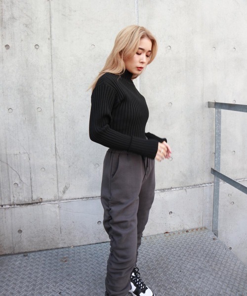 FIG&VIPER(フィグアンドバイパー)の「ハイネッククロップドニットTOP(ニット/セーター・レディース・ホワイト/ブラック/グレー/カーキ・FREE)」の15枚目の写真