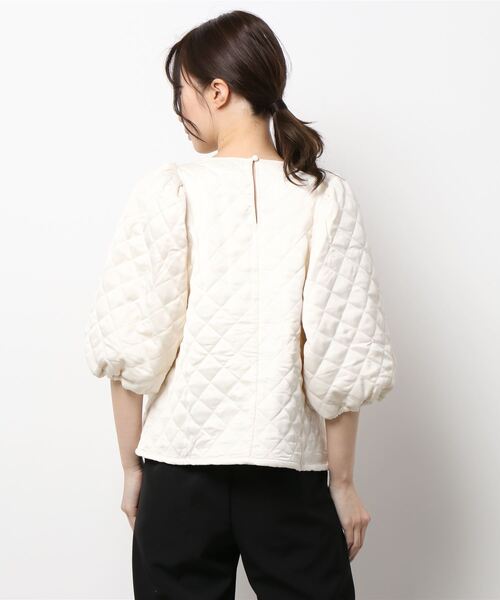 MADEMOISELLE ROPE'（マドモアゼル ロペ）の「【JUST FEMALE】キルティングパフプルオーバー（その他トップス・レディース・オフホワイト・FREE）」の14枚目の写真