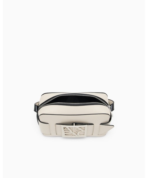 ARMANI EXCHANGE(アルマーニエクスチェンジ)の「【A|X アルマーニ エクスチェンジ】スクエアロゴバックル ショルダーバッグ(ショルダーバッグ・レディース・ブラック/ホワイト/ライトブラウン/ナチュラル/セージグリーン/バーガンディー/ベージュ系/ブラウン・FREE)」の11枚目の写真
