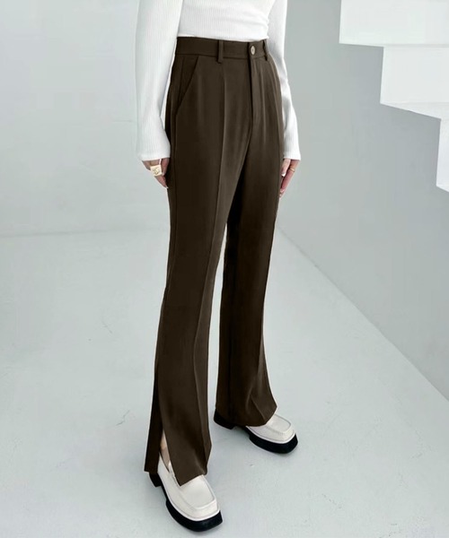 me+em select（ミームセレクト）の「【 選べる4サイズ／6色展開 】ハイウエストサイドスリットフレアスラックス（スラックス・レディース・ブラック/ブラウン/グレー/ブルー/アイボリー/ダークベージュ・SMALL/MEDIUM/LARGE/X-LARGE）」の4枚目の写真