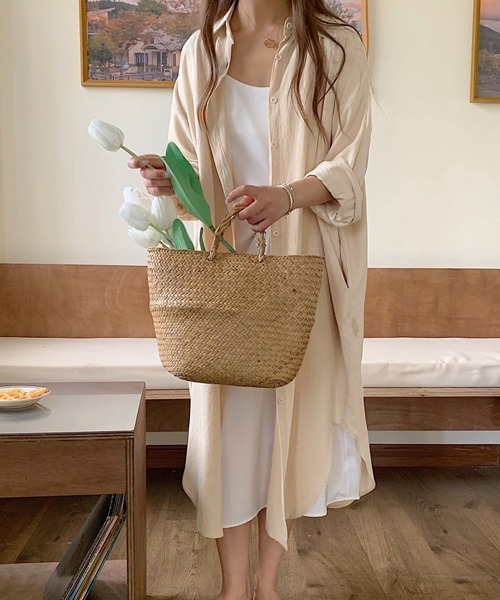 Chaco closet（チャコ クローゼット）の「レギュラーカラーサイドスリットデザインロングシャツワンピース/シャウター（シャツワンピース・レディース・ホワイト/ブラック/ベージュ/ブラウン/カーキ/ピンク/ブルー・FREE）」の4枚目の写真