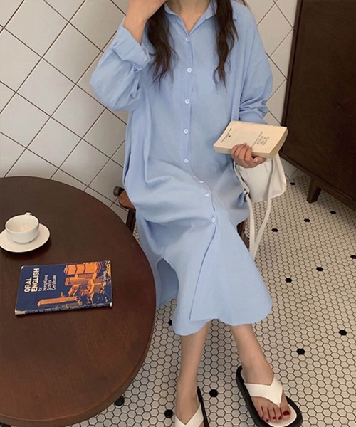 Chaco closet（チャコ クローゼット）の「レギュラーカラーサイドスリットデザインロングシャツワンピース/シャウター（シャツワンピース・レディース・ホワイト/ブラック/ベージュ/ブラウン/カーキ/ピンク/ブルー・FREE）」の20枚目の写真