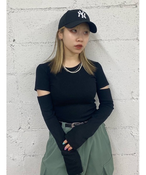 WC(ダブル シー)の「スリーブカットアウトトップス(Tシャツ/カットソー・レディース・ブラック/ホワイト・FREE)」の2枚目の写真