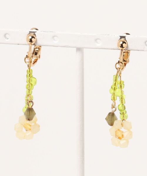 ehka sopo（エヘカソポ）の「お花ビーズイヤリング（イヤリング・レディース・パープル/オレンジ/キナリ・ﾌﾘ-）」の2枚目の写真