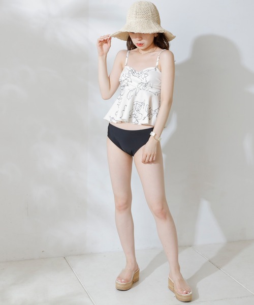 Chico（チコ）の「【水着】ねじりペプラム水着3点セット（水着・レディース・ホワイト/ホワイト系その他2/ブラック系その他2/ブルー・FREE）」の14枚目の写真