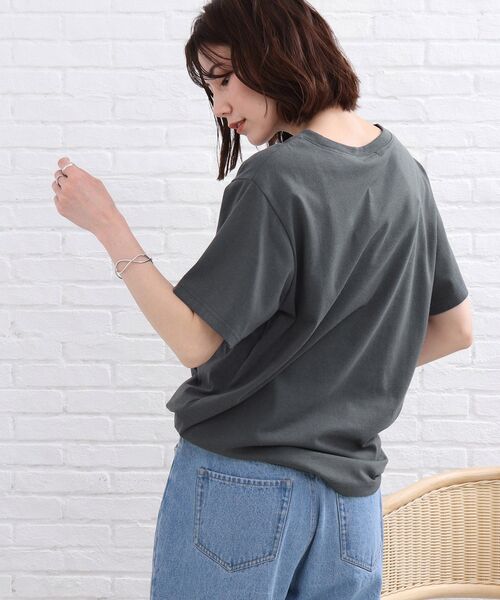 SHOO・LA・RUE(シューラルー)の「◆カレッジロゴプリントTシャツ(Tシャツ/カットソー・レディース・チャコールグレー/ホワイト系・01/02/03)」の19枚目の写真
