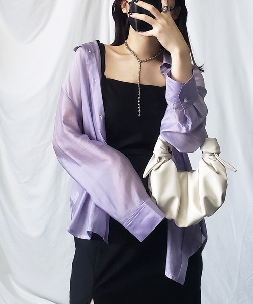 me+em select（ミームセレクト）の「【5色展開】シアーグロスヴィンテージサテンオーバーシャツ（シャツ/ブラウス・レディース・ホワイト/ブラック/パープル/グリーン/ワインレッド・FREE）」の11枚目の写真