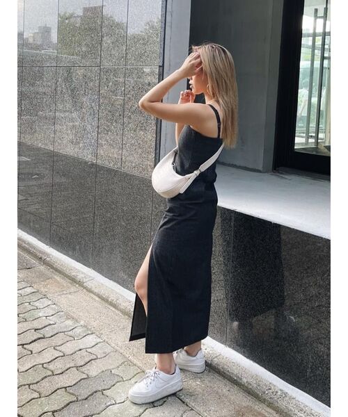 EVRIS(エヴリス)の「キャミタイトロングデニムワンピース(ワンピース・レディース・ブラック/インディゴブルー・FREE)」の6枚目の写真