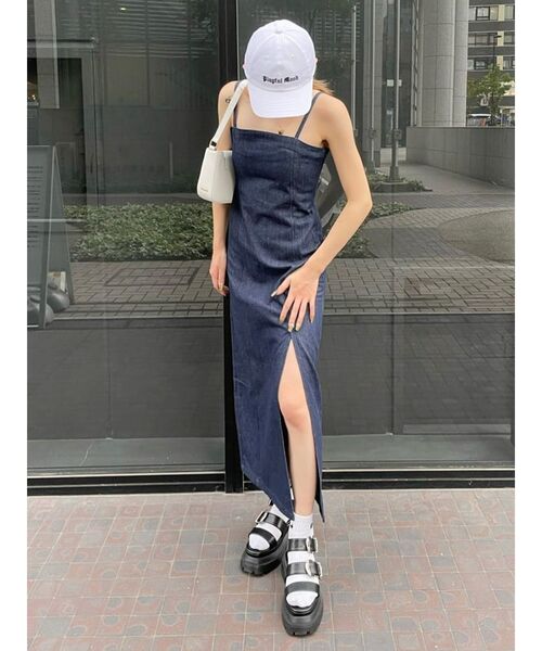 EVRIS(エヴリス)の「キャミタイトロングデニムワンピース(ワンピース・レディース・ブラック/インディゴブルー・FREE)」の14枚目の写真