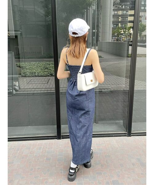 EVRIS(エヴリス)の「キャミタイトロングデニムワンピース(ワンピース・レディース・ブラック/インディゴブルー・FREE)」の11枚目の写真