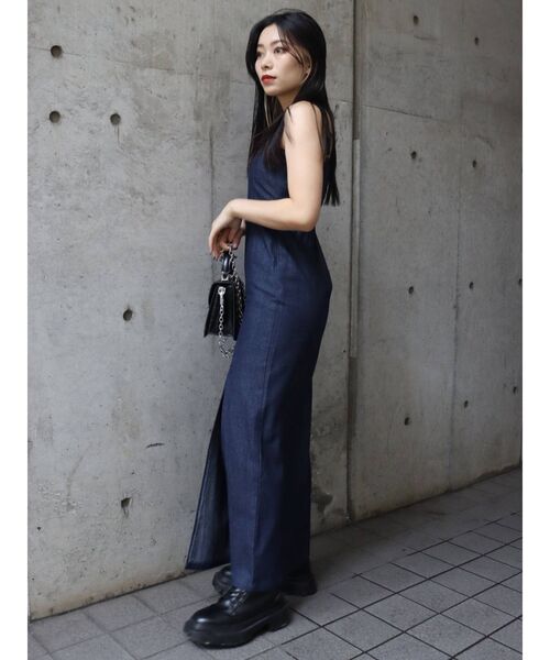 EVRIS(エヴリス)の「キャミタイトロングデニムワンピース(ワンピース・レディース・ブラック/インディゴブルー・FREE)」の5枚目の写真