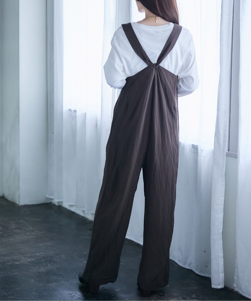 ECRIRE(エクリール)の「【YUKIEコラボ】リネンライクワイドサロペットパンツ(サロペット/オーバーオール・レディース・ブラック/ベージュ/ブラウン・S/M/L)」の3枚目の写真