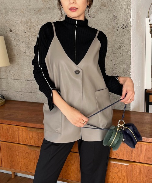 CAPRICIEUX LE'MAGE（カプリシューレマージュ）の「レザーキャミベスト（ベスト・レディース・モカ/グレイッシュベージュ・FREE）」の4枚目の写真