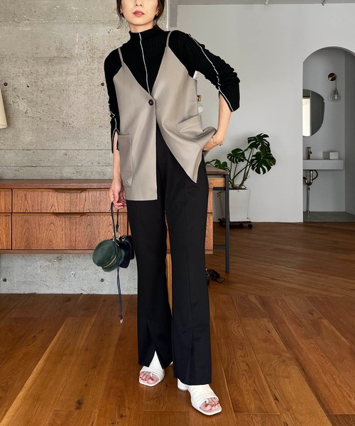 CAPRICIEUX LE'MAGE（カプリシューレマージュ）の「レザーキャミベスト（ベスト・レディース・モカ/グレイッシュベージュ・FREE）」の11枚目の写真