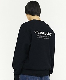 VIVASTUDIO（ビバスタジオ）の「A'GEM/9 × .kom『VIVA STUDIO/ビバスタジオ』/LOCATION CREWNECK/ロケーション スウェットシャツ（スウェット）」