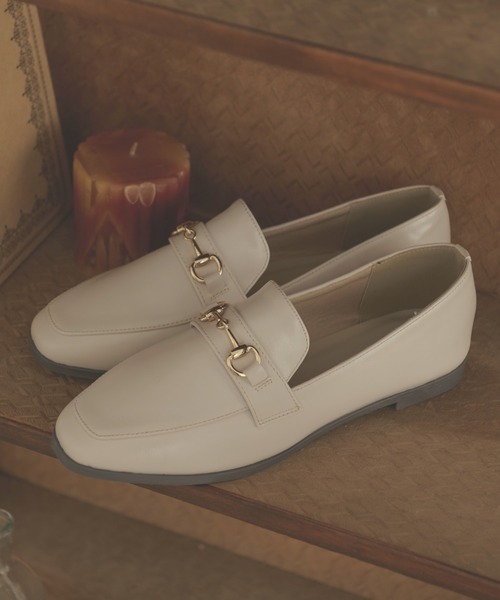 Ambre Neige(アンブルネージュ)の「ビット付きローファー/【WEB/EC限定商品】(ローファー・レディース・アイボリー/ブラック/ダークブラウン・MEDIUM/LARGE)」の1枚目の写真