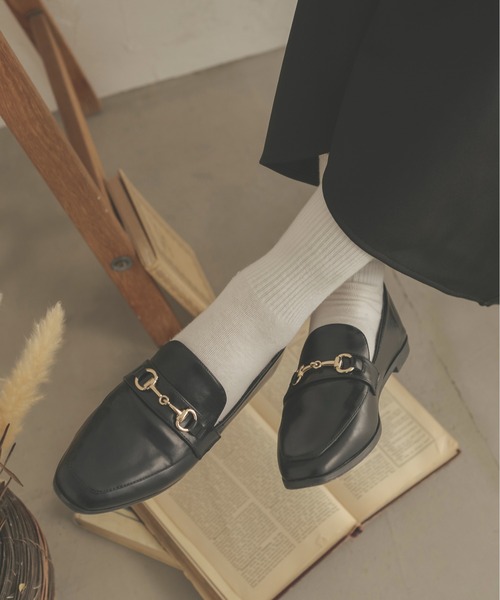 Ambre Neige(アンブルネージュ)の「ビット付きローファー/【WEB/EC限定商品】(ローファー・レディース・アイボリー/ブラック/ダークブラウン・MEDIUM/LARGE)」の2枚目の写真